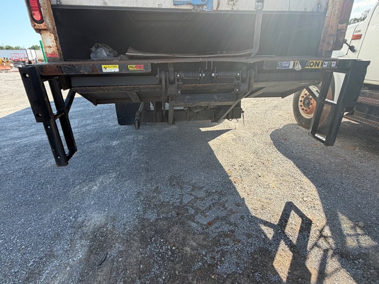 1997-freightliner-fl112-image-8