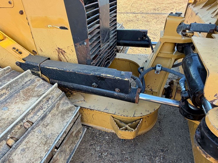2016-caterpillar-d6k2-lgp-image-26