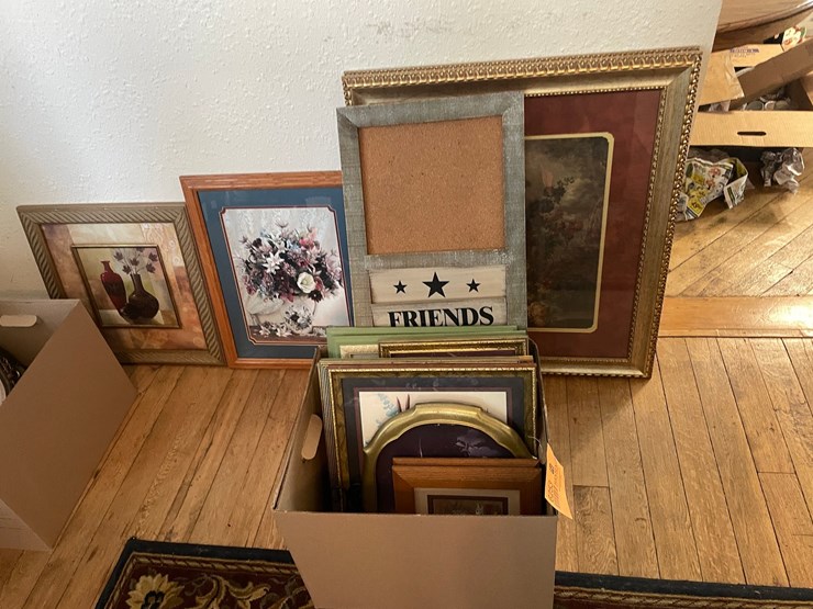 #6253-•-assortment-of-framed-pictures-image-1