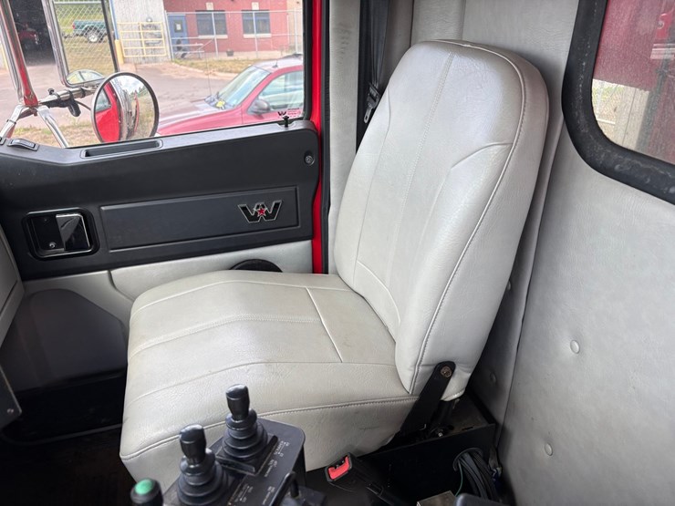 2018-western-star-4700sf-image-147