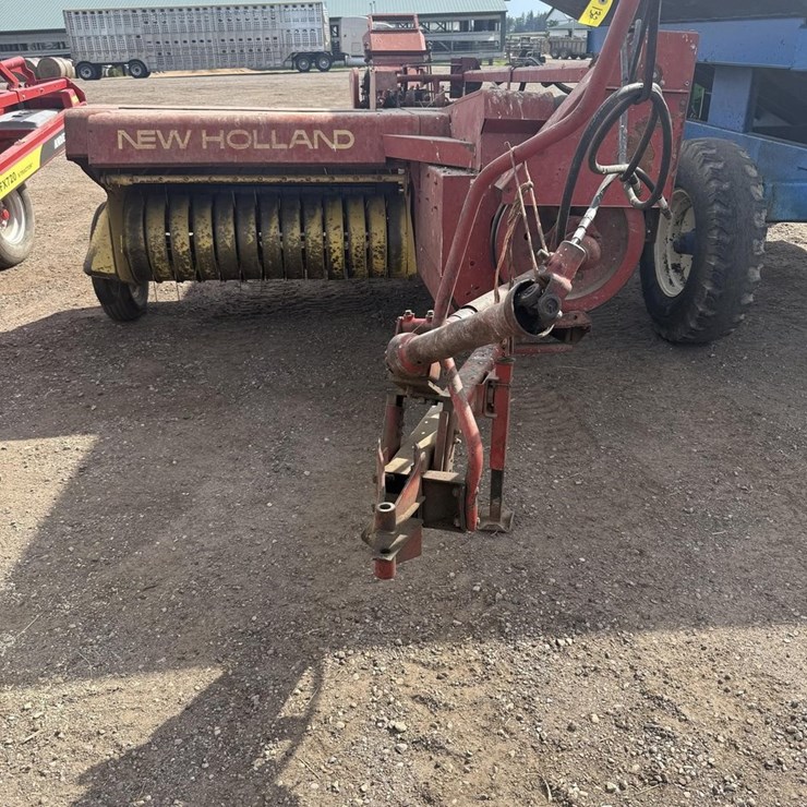 NEW HOLLAND 273
