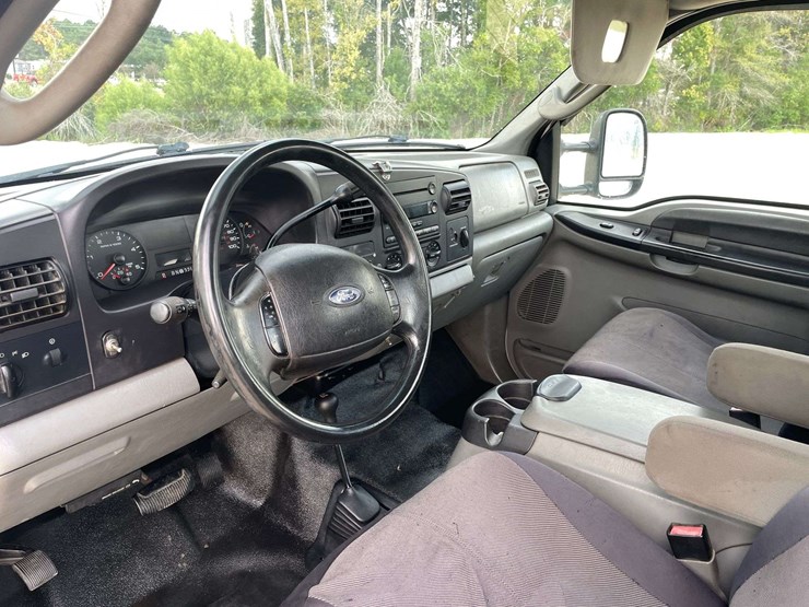2005-ford-f550-image-11