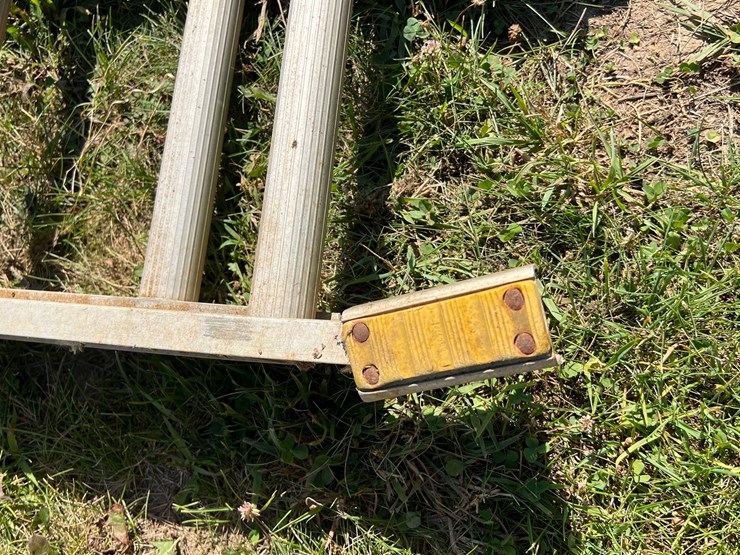#5742-•-16'-aluminum-extension-ladder-image-3
