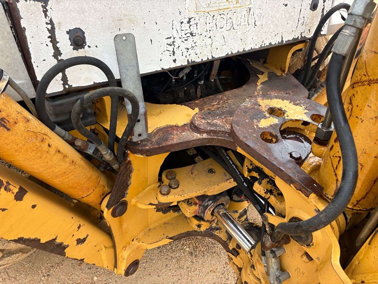 new-holland-555e-image-31