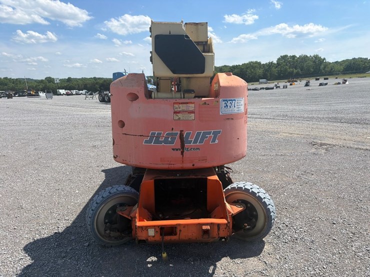 2005-jlg-e400ajp-image-5
