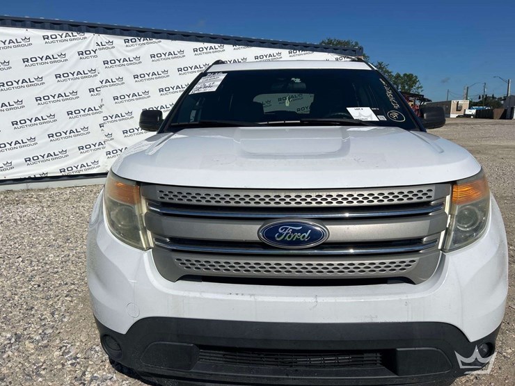 2015-ford-explorer-image-22