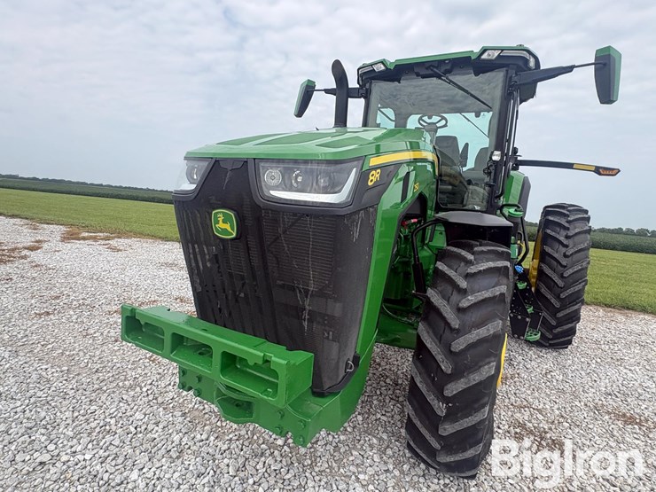2025-john-deere-8r-250-image-13