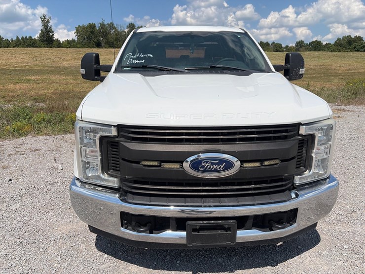 2019-ford-f250-xl-image-12