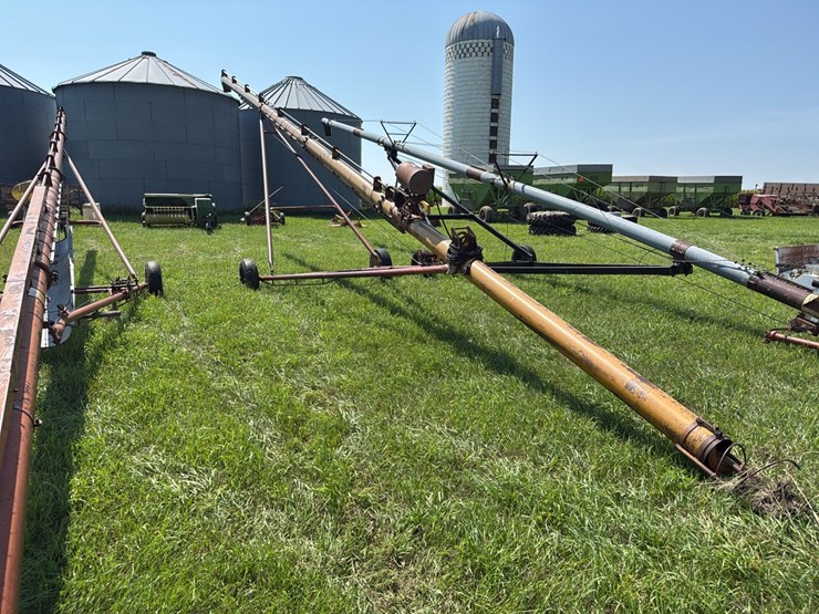 kewanee-8”-x-?-electric-auger-*tires-are-flat-and-weathered-image-1