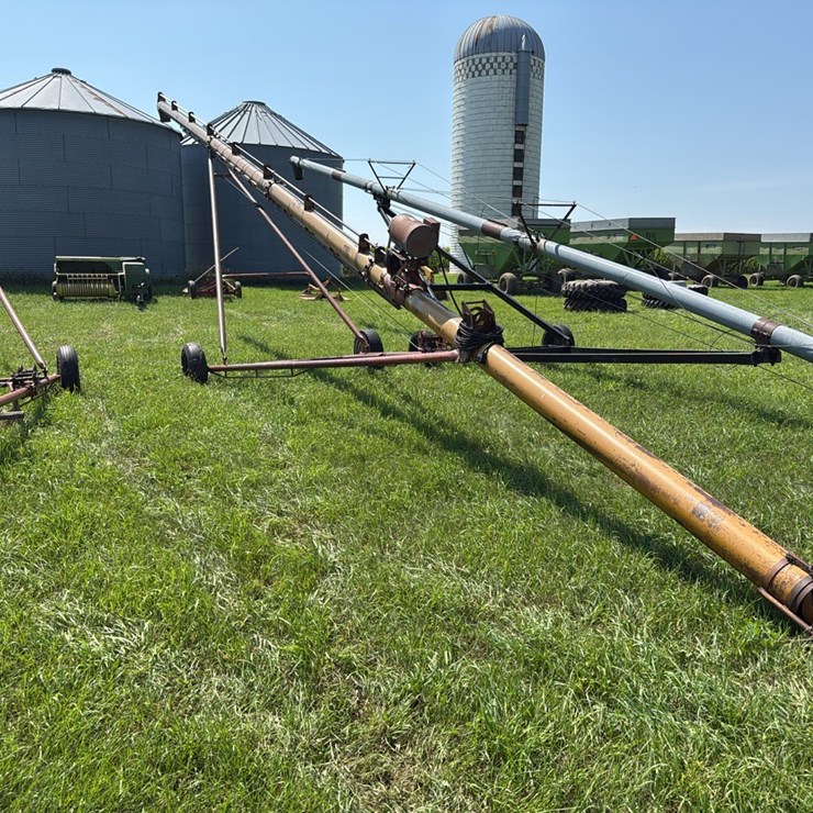 Kewanee 8” x ? Electric Auger *Tires are Flat and Weathered