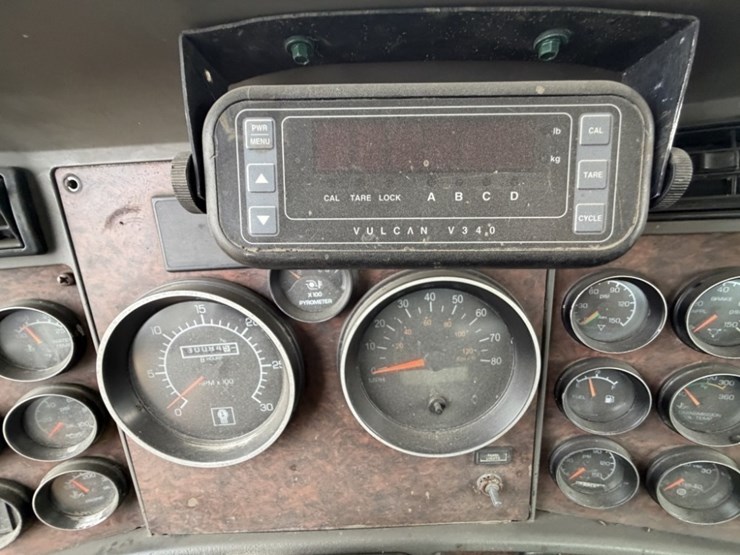 2006-kenworth-t800-image-28
