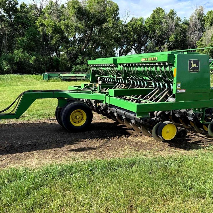 JOHN DEERE 750