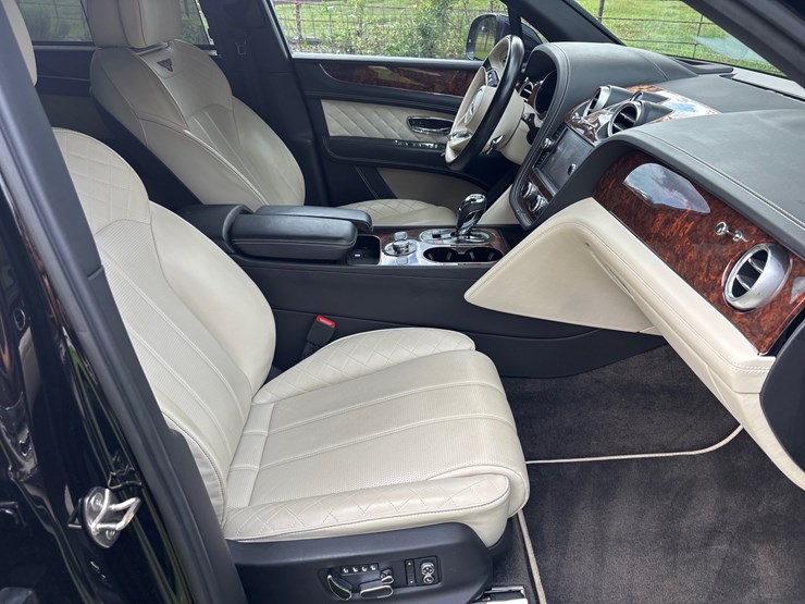 #153-•-offered-at-no-reserve-|-2018-bentley-bentayga-suv-image-35