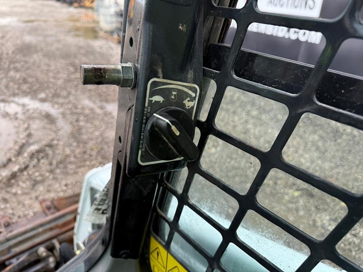 2024-bobcat-t450-image-23