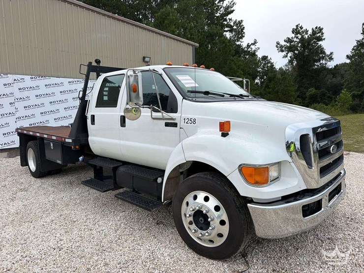 2011-ford-f650-image-2