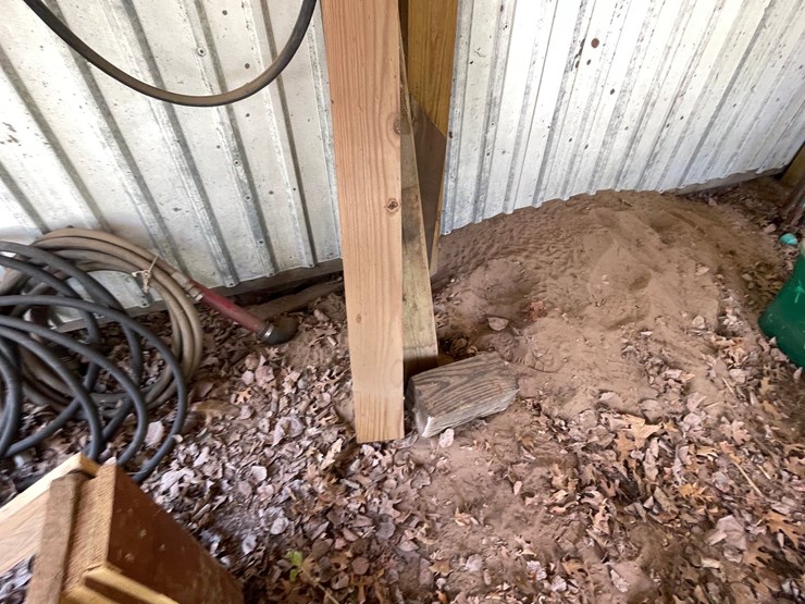#1631-•-contents-of-wall-and-ground-lot-image-4
