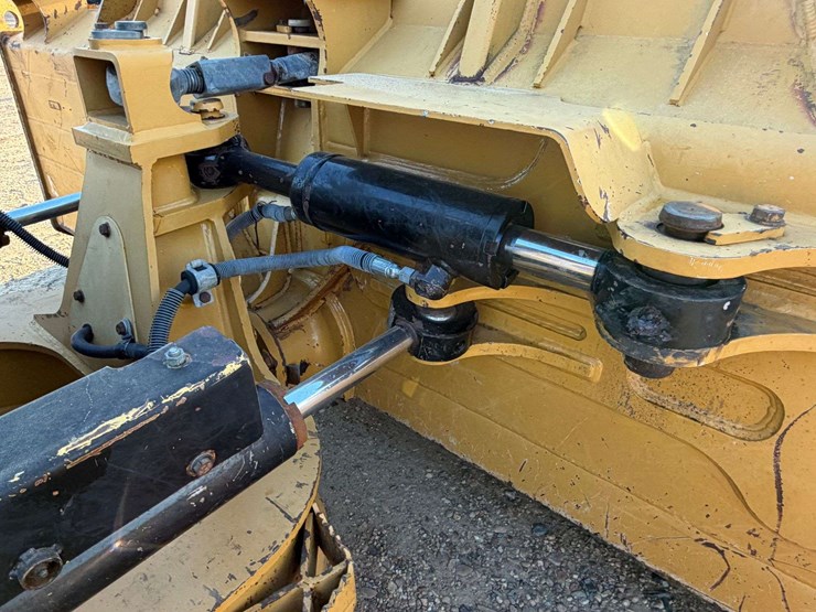 2016-caterpillar-d6k2-lgp-image-25