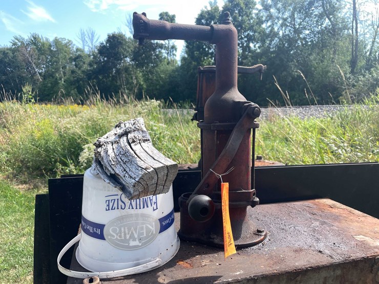#1619-•-(2)-vintage-gas-tanks-image-11