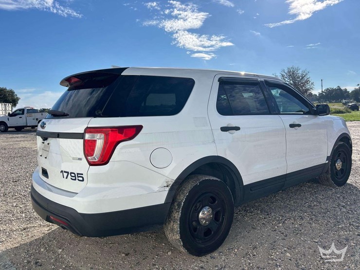 2017-ford-explorer-image-3
