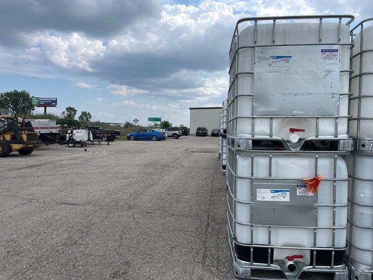 #9028-•-(2)-275-gallon-ibc-caged-totes-(of)-image-3
