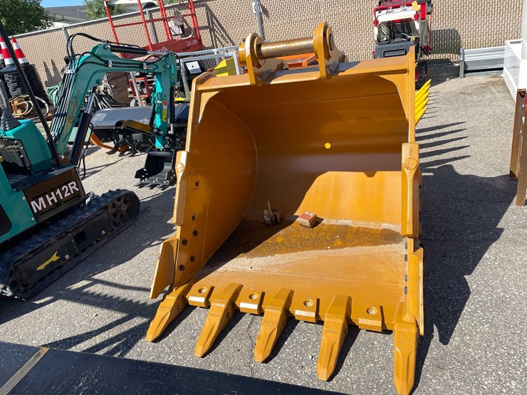 caterpillar-320-image-2