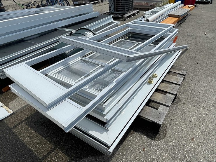 #10550-•-(3)-pallets-of-windows-and-accessories-image-7