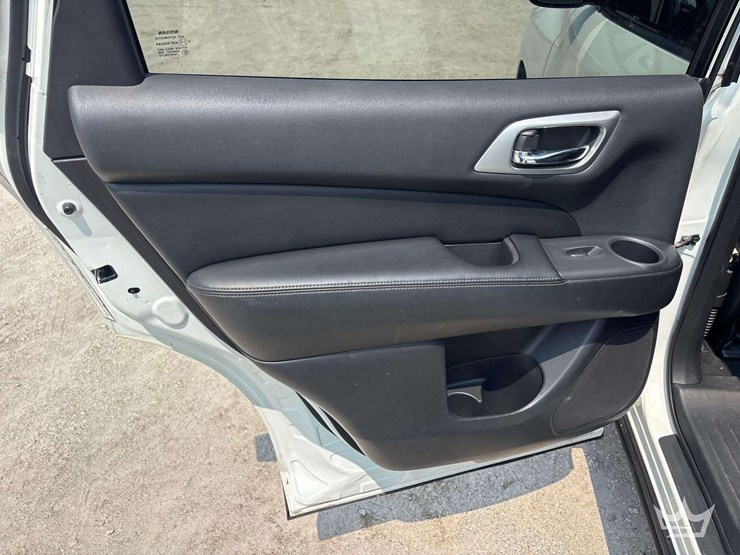 2015-nissan-pathfinder-image-21