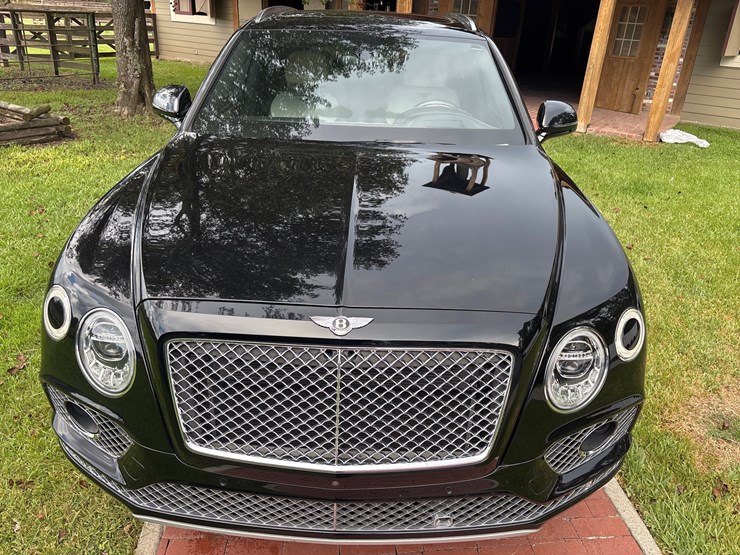 #153-•-offered-at-no-reserve-|-2018-bentley-bentayga-suv-image-7