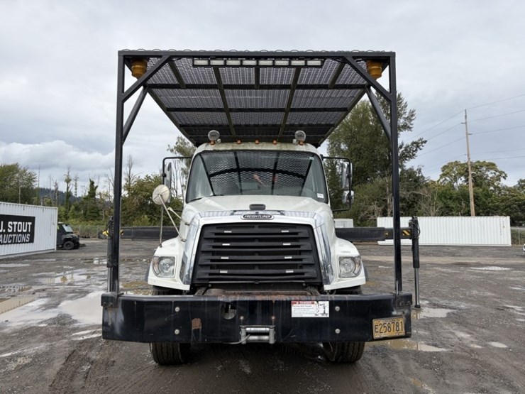 2013-freightliner-114sd-image-8