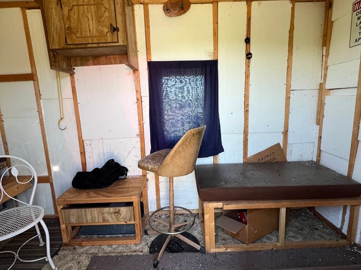 #5711-•-ice-shack-on-wheels-image-8