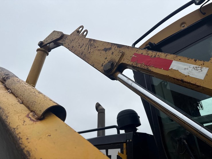 caterpillar-160m-awd-image-45