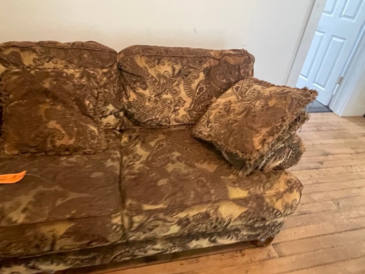 #6256-•-sofa-and-loveseat-image-5