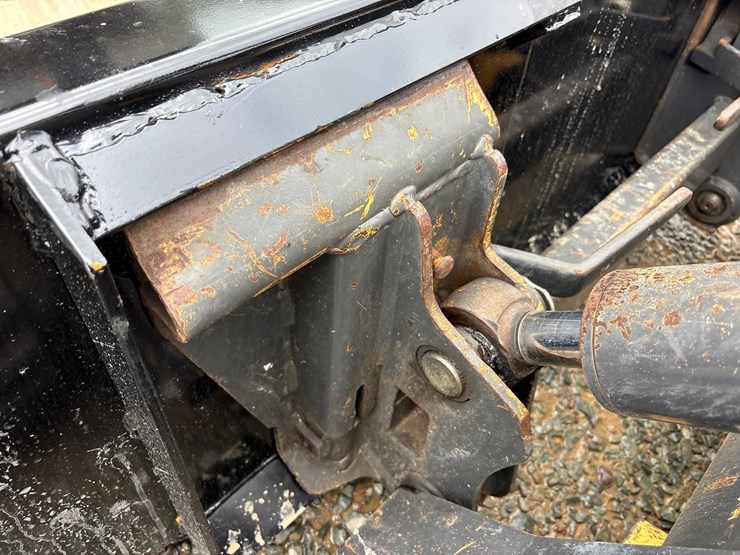 2019-new-holland-l228-image-32