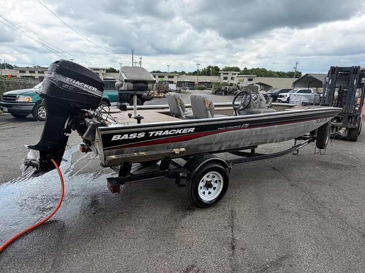#211-•-2002-bass-tracker-pro-crappie-175-aluminum-boat-image-4