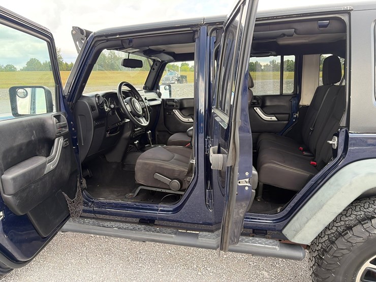 2013-jeep-wrangler-rubicon-image-12