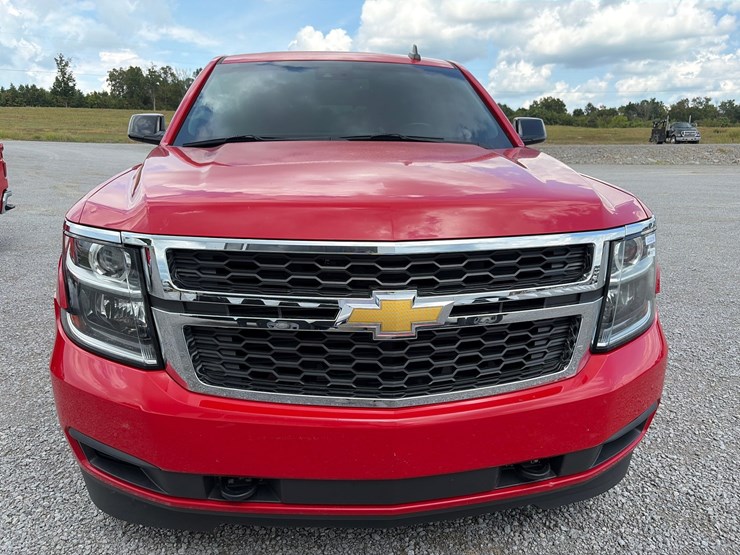2018-chevrolet-tahoe-lt-image-12