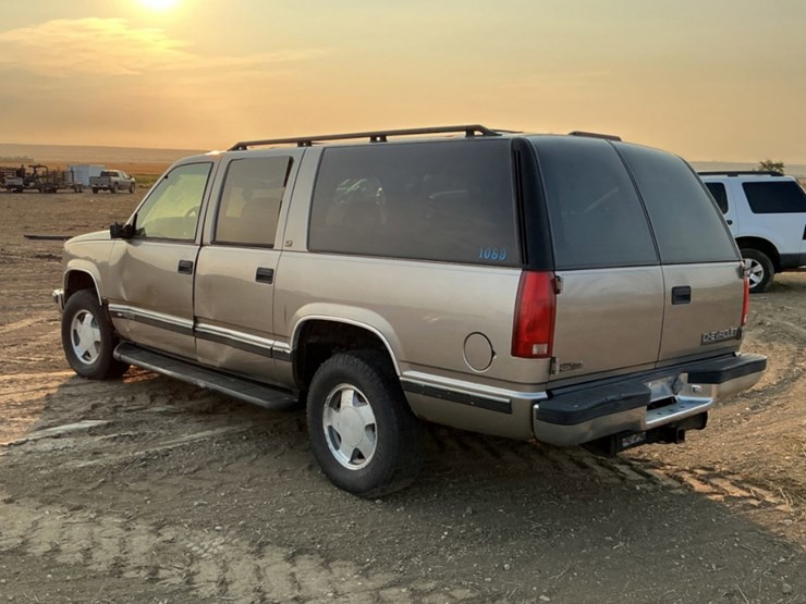 1999-chevrolet-suburban-image-11