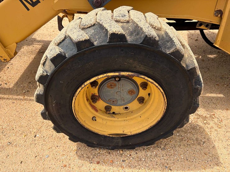 new-holland-555e-image-12
