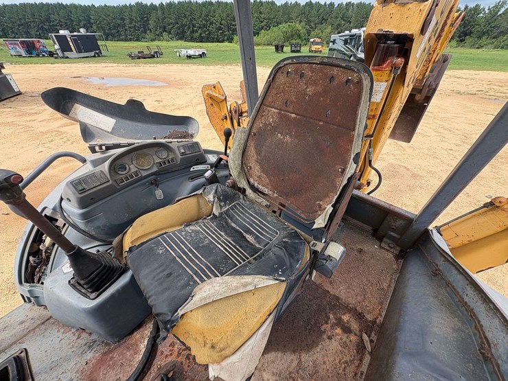 new-holland-555e-image-17