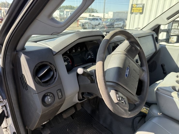 2011-ford-f450-image-21