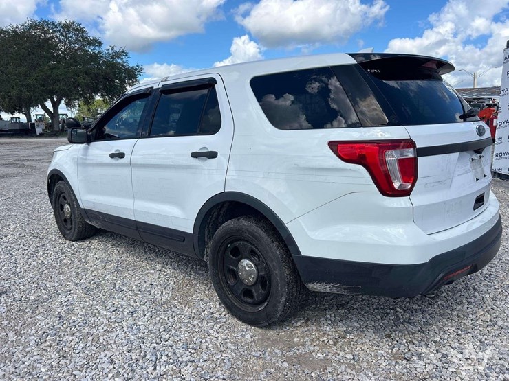 2017-ford-explorer-image-4