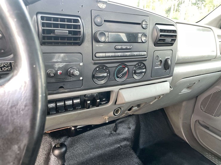 2005-ford-f550-image-13