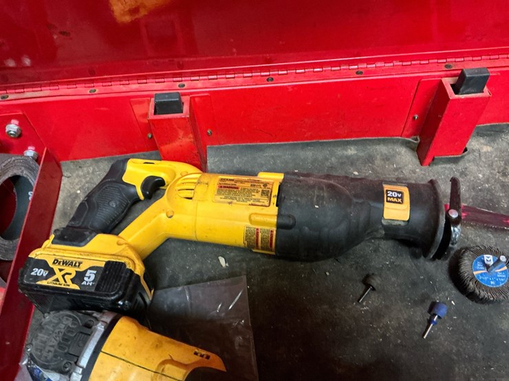#101-•-dewalt-20v-max-power-tool-assortment-with-batteries-and-accessories-image-6