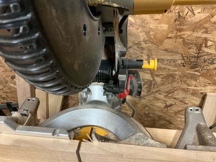 #103-•-dewalt-dws713-10"-compound-miter-saw-with-stand-image-5