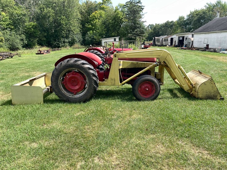 #1607-•-ferguson-tractor-image-3