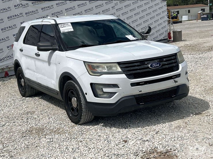 2016-ford-explorer-image-2