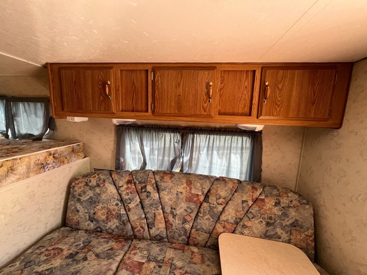#5675-•-sun-lite-pick-up-camper-image-10