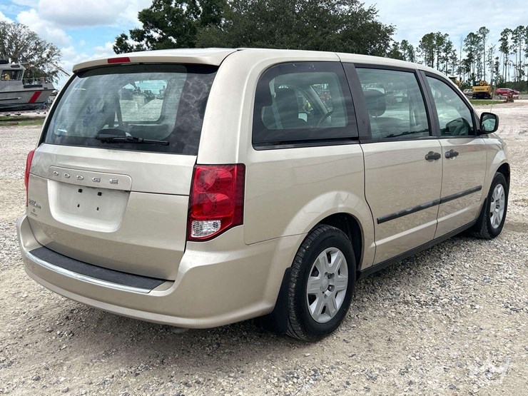 2013-dodge-caravan-image-3