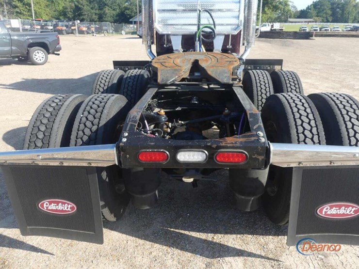 2024-peterbilt-389-image-6