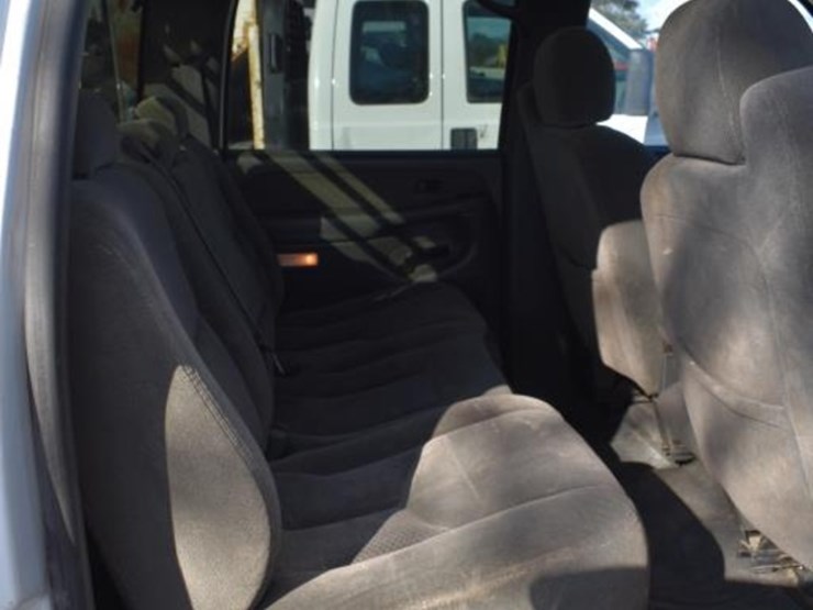 2003-chevrolet-3500-image-8